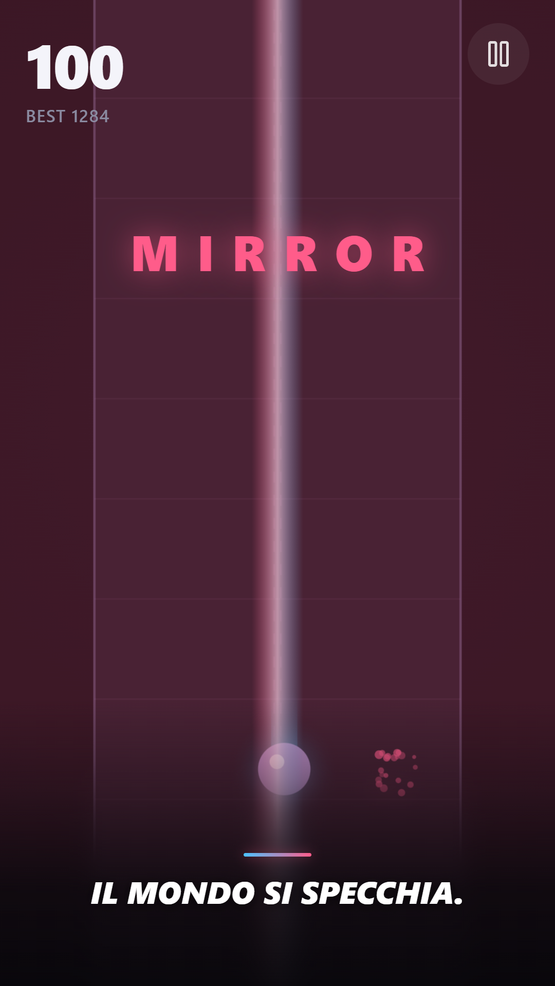 Il momento della specchiatura: la scritta MIRROR compare al centro dello schermo e tutta la pista vira al rosa.